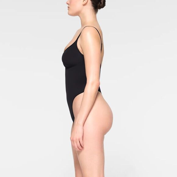 SKIMS SEAMLESS SCULPT THONG BODYSUIT - S/M - Picture 4 of 7
